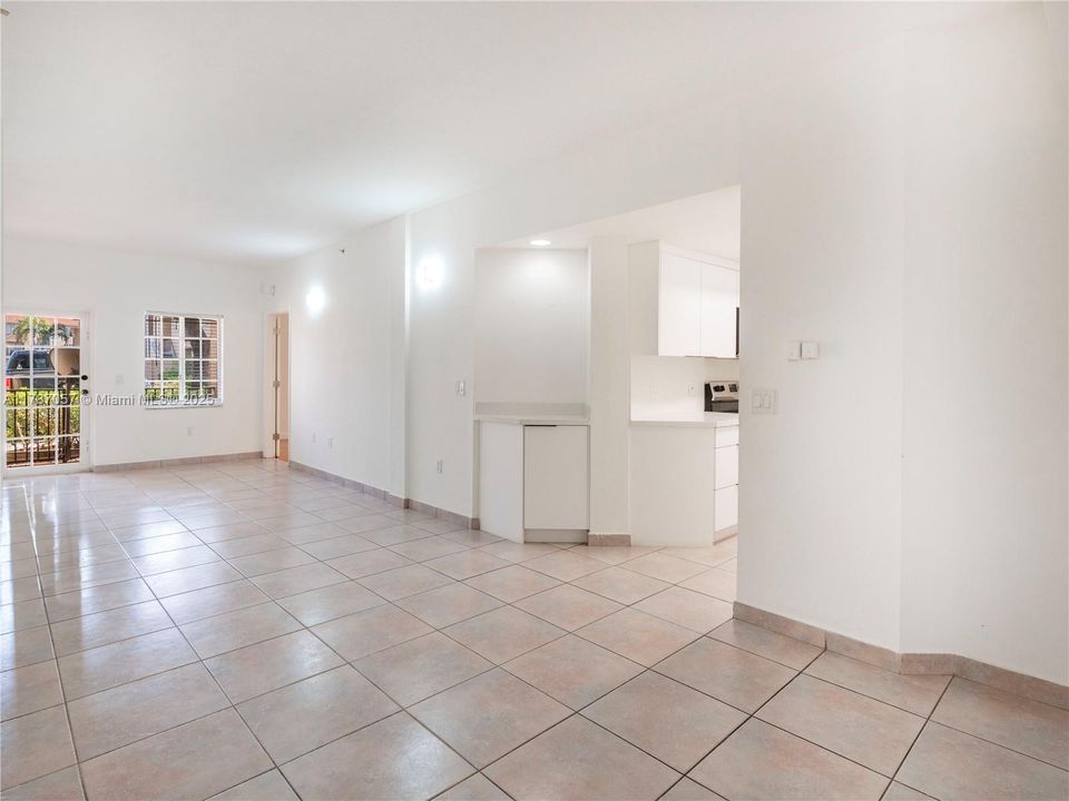 Recently Sold: $350,000 (3 beds, 2 baths, 1220 Square Feet)