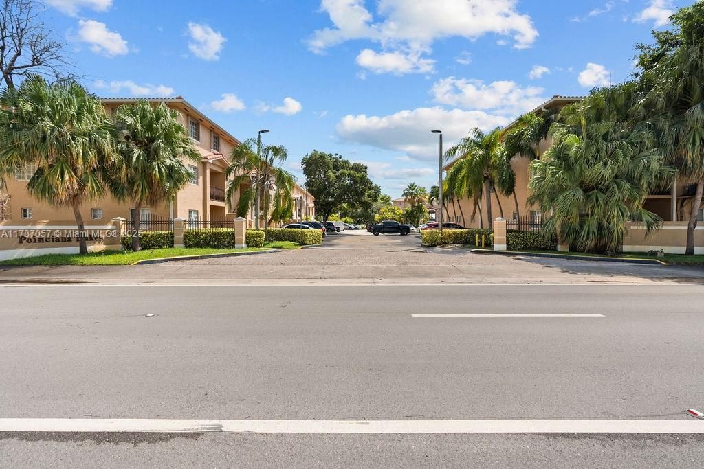 Recently Sold: $350,000 (3 beds, 2 baths, 1220 Square Feet)