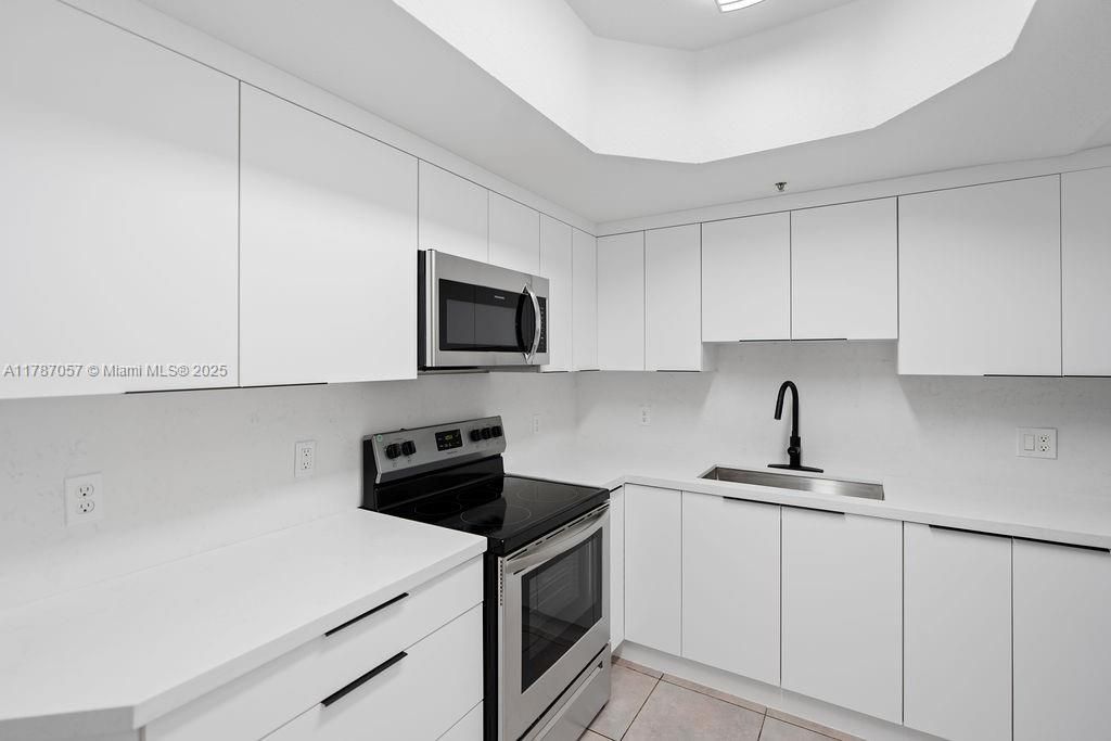 Recently Sold: $350,000 (3 beds, 2 baths, 1220 Square Feet)