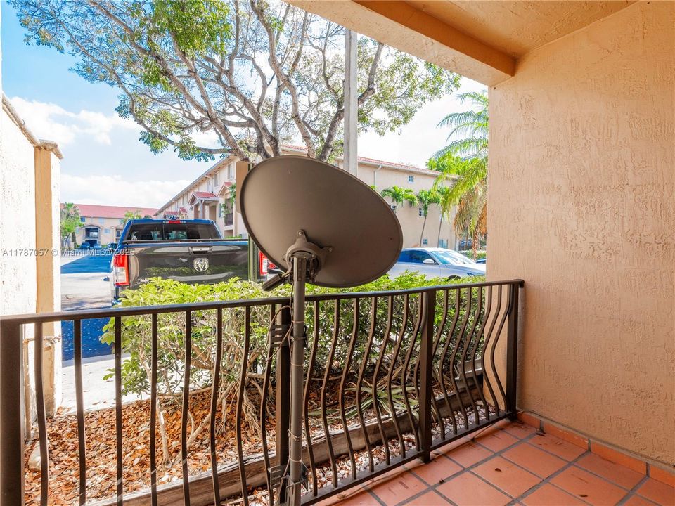 Recently Sold: $350,000 (3 beds, 2 baths, 1220 Square Feet)