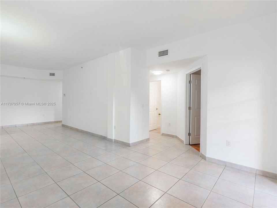 Recently Sold: $350,000 (3 beds, 2 baths, 1220 Square Feet)