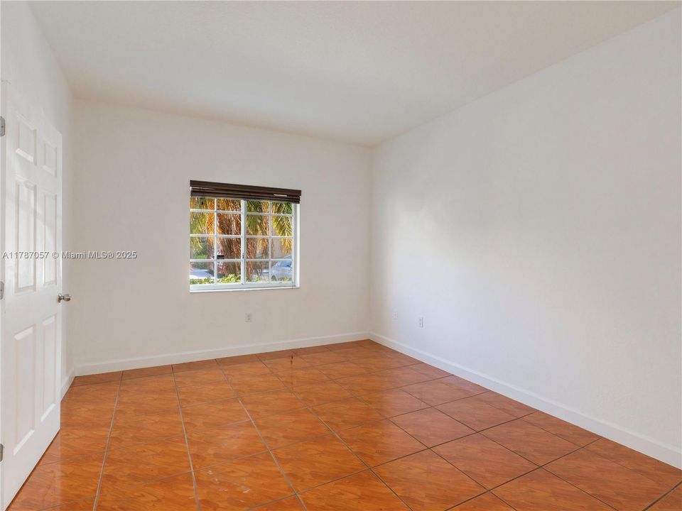 Recently Sold: $350,000 (3 beds, 2 baths, 1220 Square Feet)