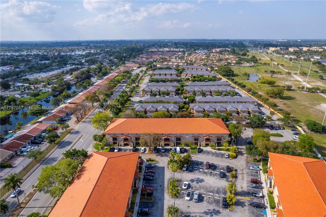 Recently Sold: $350,000 (3 beds, 2 baths, 1220 Square Feet)