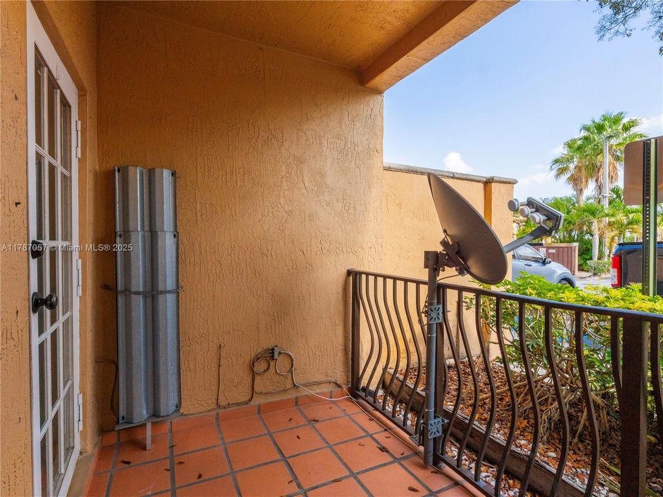 Recently Sold: $350,000 (3 beds, 2 baths, 1220 Square Feet)