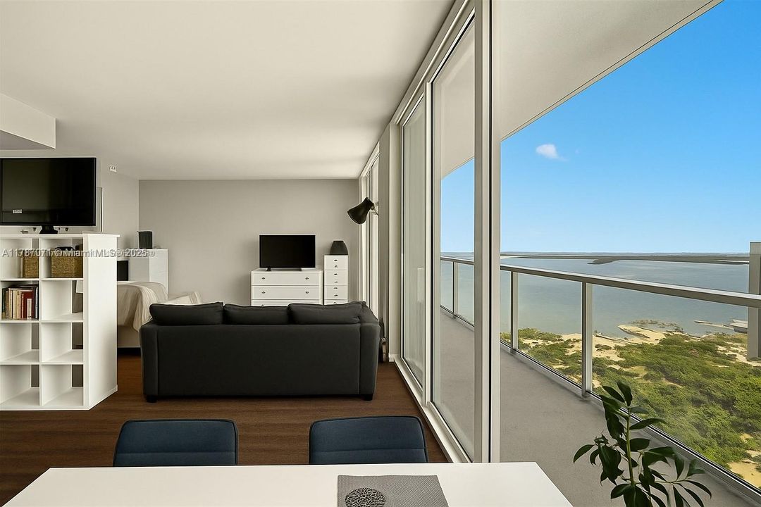 最近售出: $365,000 (0 贝兹, 1 浴室, 632 平方英尺)