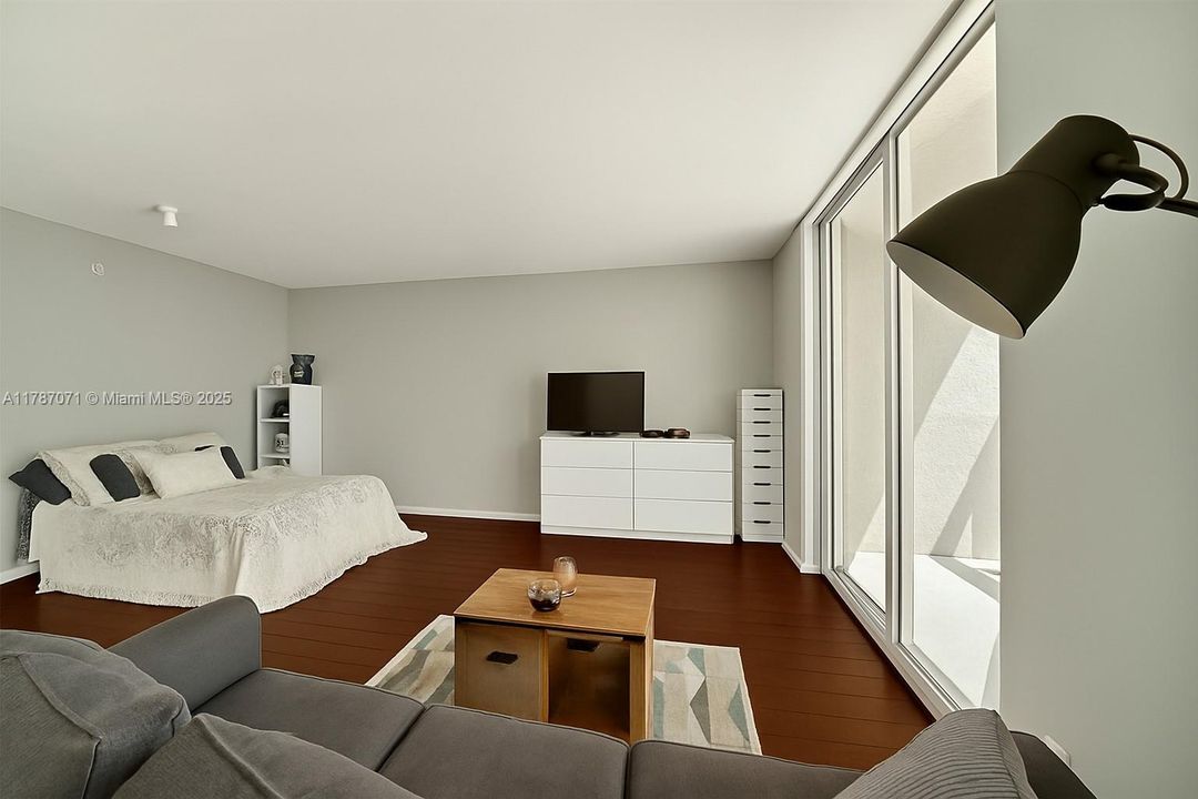 最近售出: $365,000 (0 贝兹, 1 浴室, 632 平方英尺)