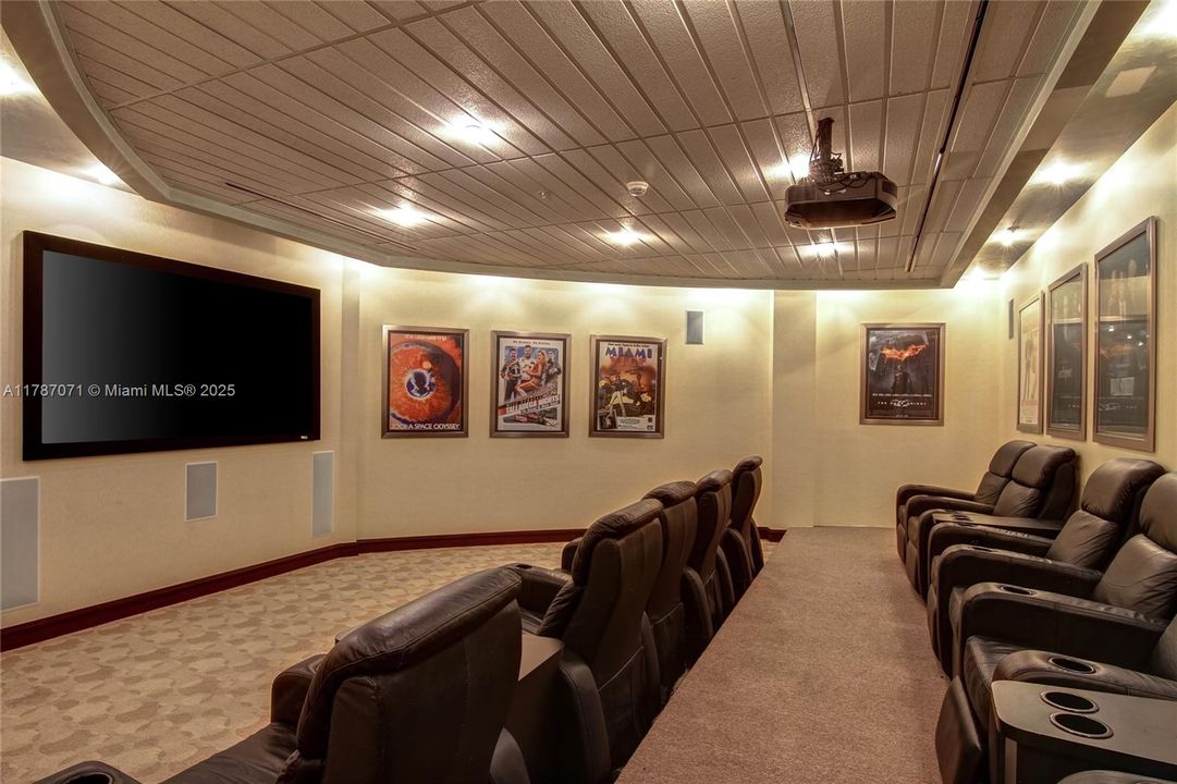 最近售出: $365,000 (0 贝兹, 1 浴室, 632 平方英尺)