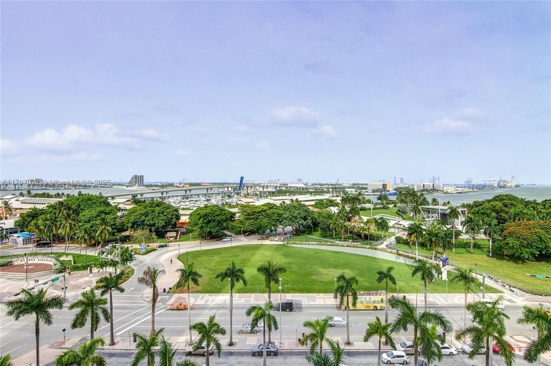 最近售出: $365,000 (0 贝兹, 1 浴室, 632 平方英尺)