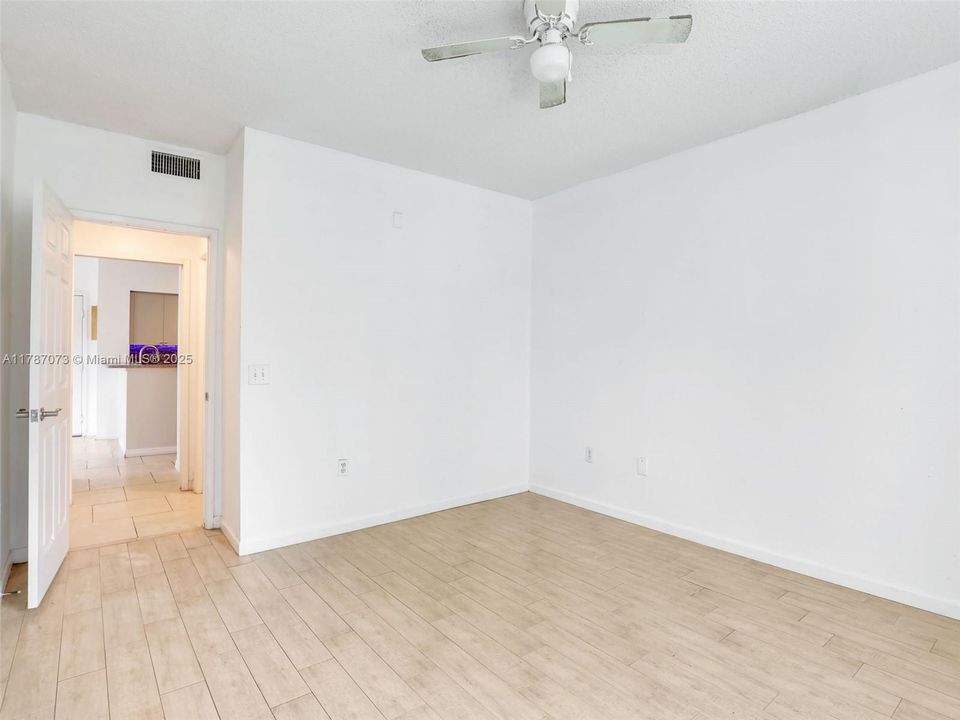 Недавно арендовано: $1,800 (1 спален, 1 ванн, 765 Квадратных фут)