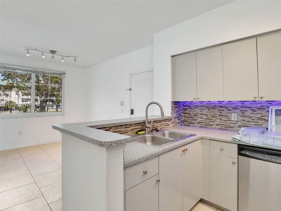 Недавно арендовано: $1,800 (1 спален, 1 ванн, 765 Квадратных фут)