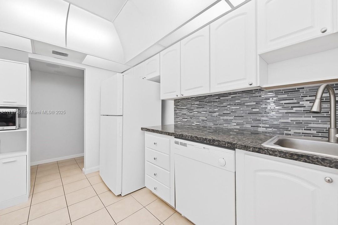 Recently Sold: $399,000 (2 beds, 2 baths, 1492 Square Feet)