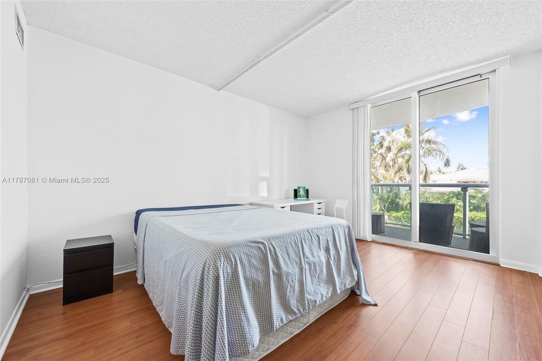 Recently Sold: $399,000 (2 beds, 2 baths, 1492 Square Feet)