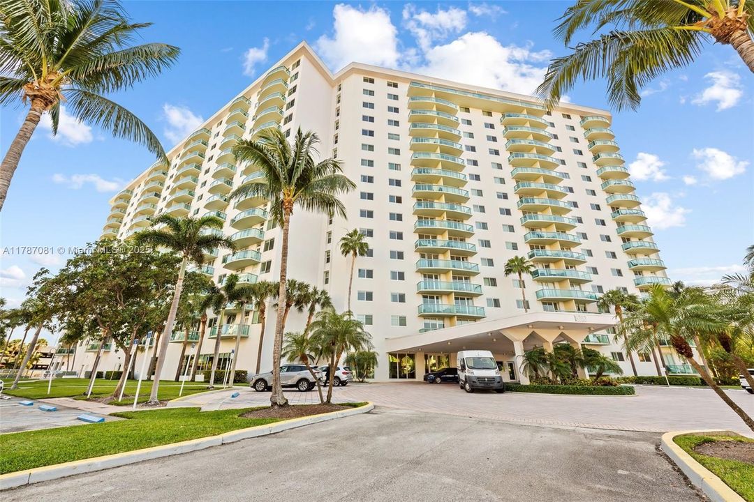 Recently Sold: $399,000 (2 beds, 2 baths, 1492 Square Feet)