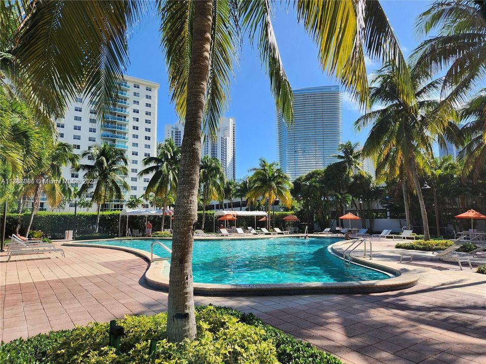 Recently Sold: $399,000 (2 beds, 2 baths, 1492 Square Feet)