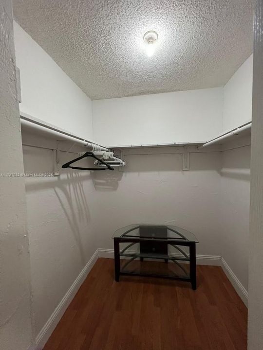 Recently Rented: $3,250 (3 beds, 2 baths, 1692 Square Feet)