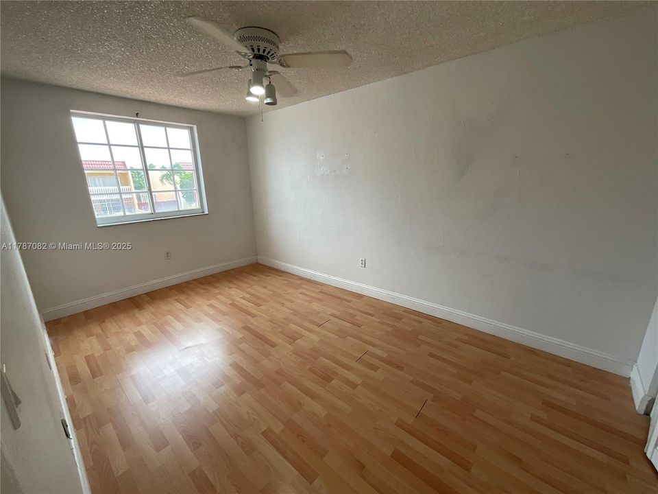 Recently Rented: $3,250 (3 beds, 2 baths, 1692 Square Feet)