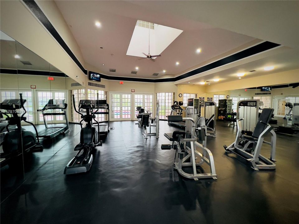 Recently Rented: $1,754 (1 beds, 1 baths, 804 Square Feet)