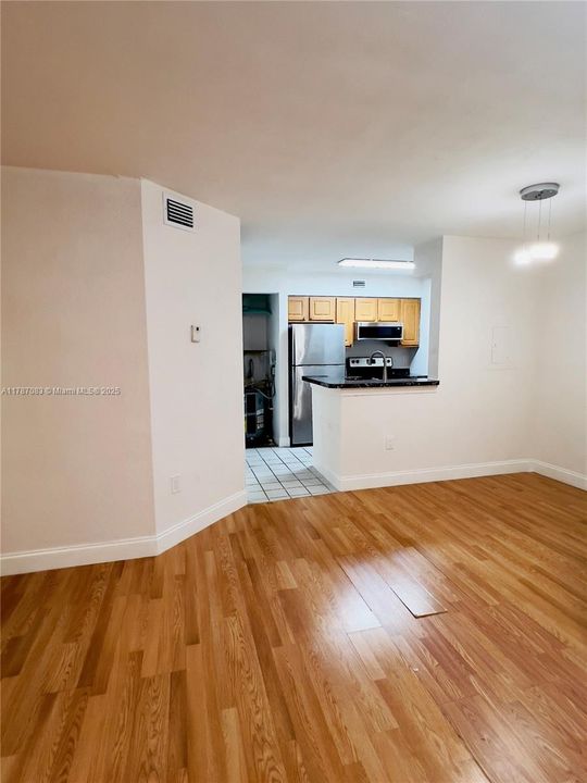Recently Rented: $1,754 (1 beds, 1 baths, 804 Square Feet)
