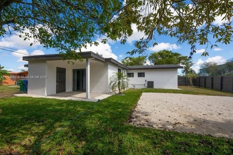 最近售出: $699,000 (4 贝兹, 3 浴室, 1844 平方英尺)