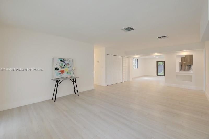 最近售出: $699,000 (4 贝兹, 3 浴室, 1844 平方英尺)