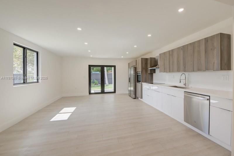 最近售出: $699,000 (4 贝兹, 3 浴室, 1844 平方英尺)