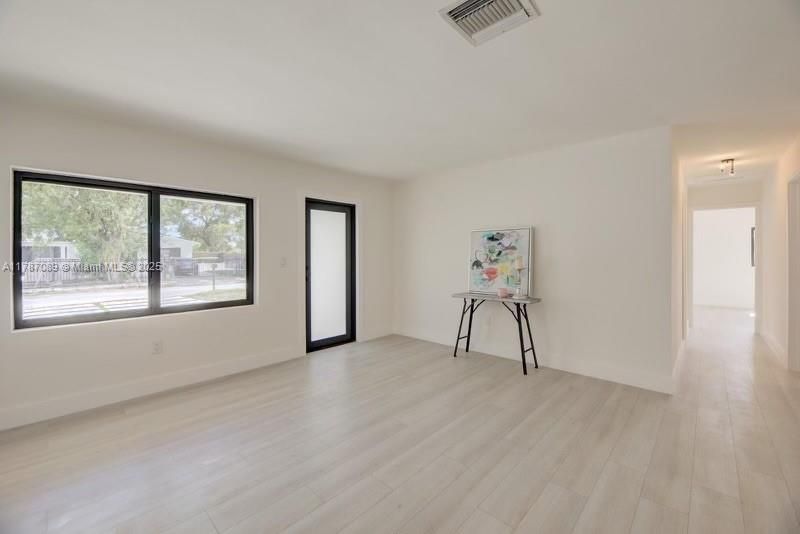 最近售出: $699,000 (4 贝兹, 3 浴室, 1844 平方英尺)