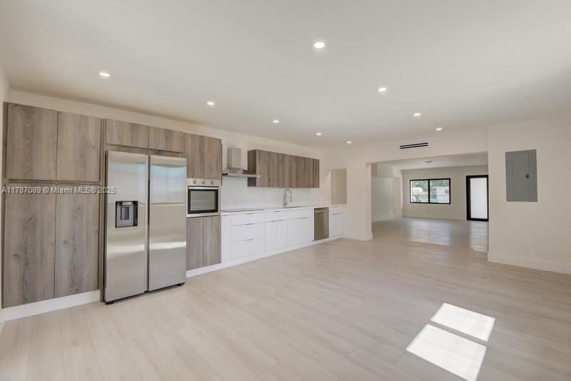 最近售出: $699,000 (4 贝兹, 3 浴室, 1844 平方英尺)