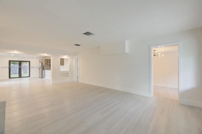 最近售出: $699,000 (4 贝兹, 3 浴室, 1844 平方英尺)