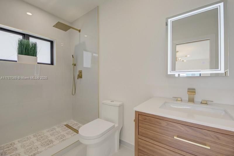 最近售出: $699,000 (4 贝兹, 3 浴室, 1844 平方英尺)