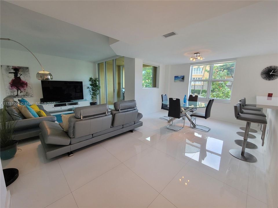 待售: $1,187,000 (2 贝兹, 2 浴室, 1410 平方英尺)