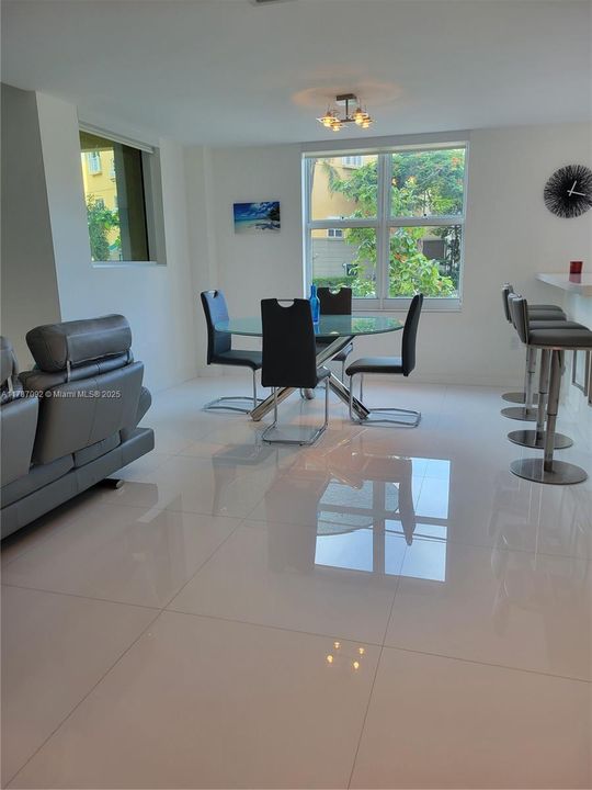 待售: $1,187,000 (2 贝兹, 2 浴室, 1410 平方英尺)