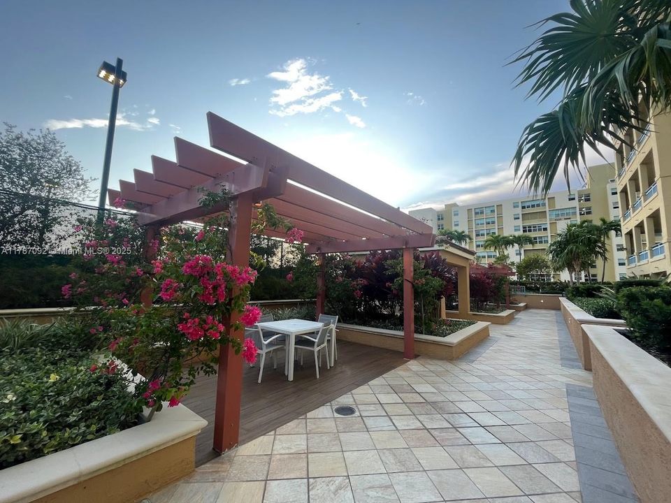 待售: $1,187,000 (2 贝兹, 2 浴室, 1410 平方英尺)