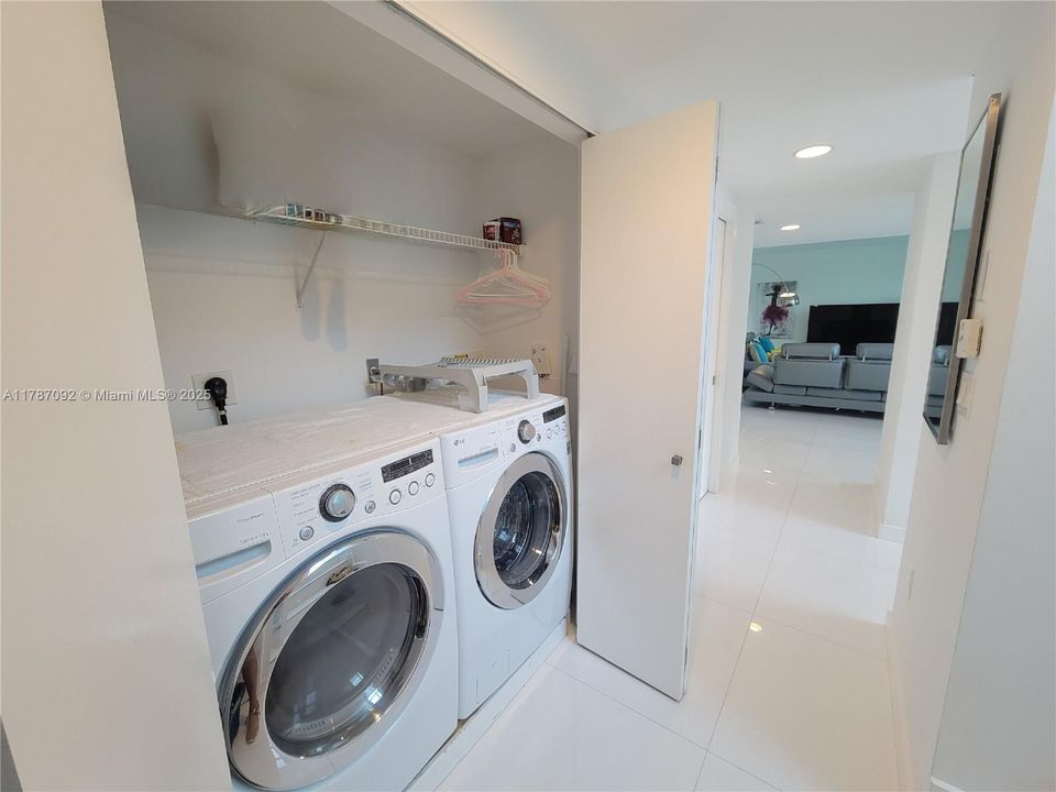 待售: $1,187,000 (2 贝兹, 2 浴室, 1410 平方英尺)