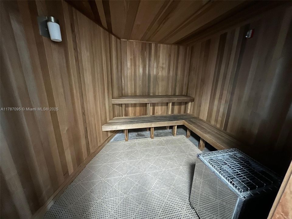 最近售出: $750,000 (2 贝兹, 2 浴室, 1300 平方英尺)