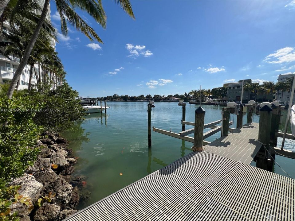 最近售出: $750,000 (2 贝兹, 2 浴室, 1300 平方英尺)