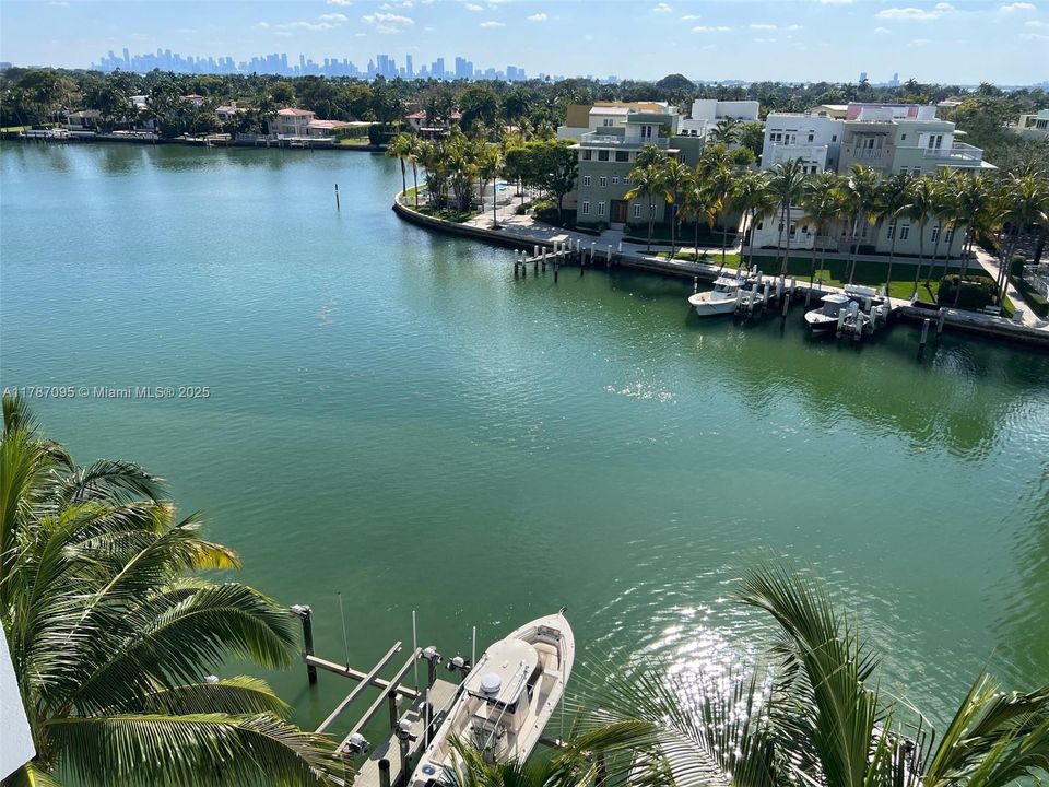 最近售出: $750,000 (2 贝兹, 2 浴室, 1300 平方英尺)