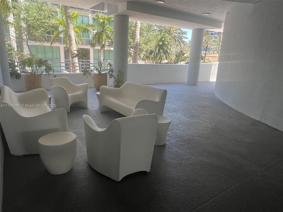 最近售出: $750,000 (2 贝兹, 2 浴室, 1300 平方英尺)