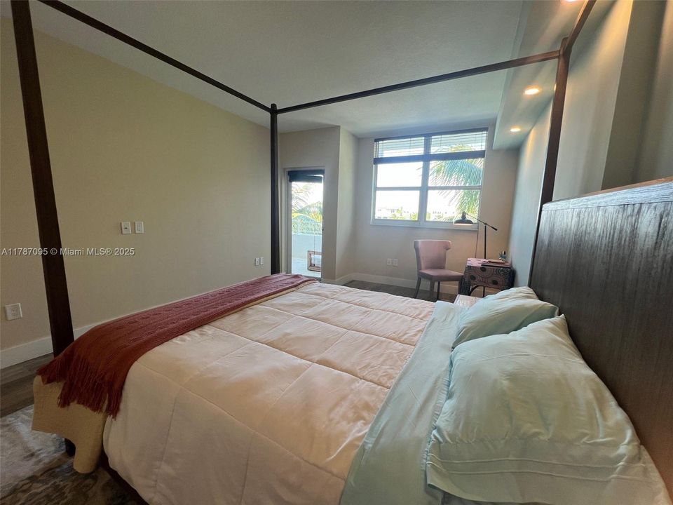 最近售出: $750,000 (2 贝兹, 2 浴室, 1300 平方英尺)