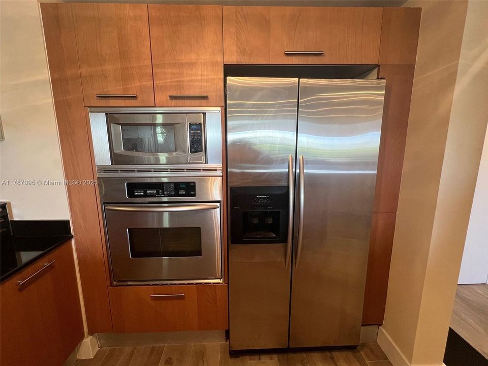 最近售出: $750,000 (2 贝兹, 2 浴室, 1300 平方英尺)