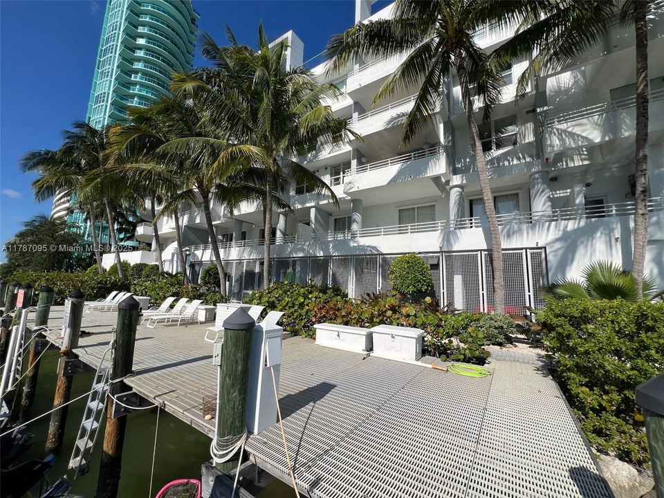 最近售出: $750,000 (2 贝兹, 2 浴室, 1300 平方英尺)