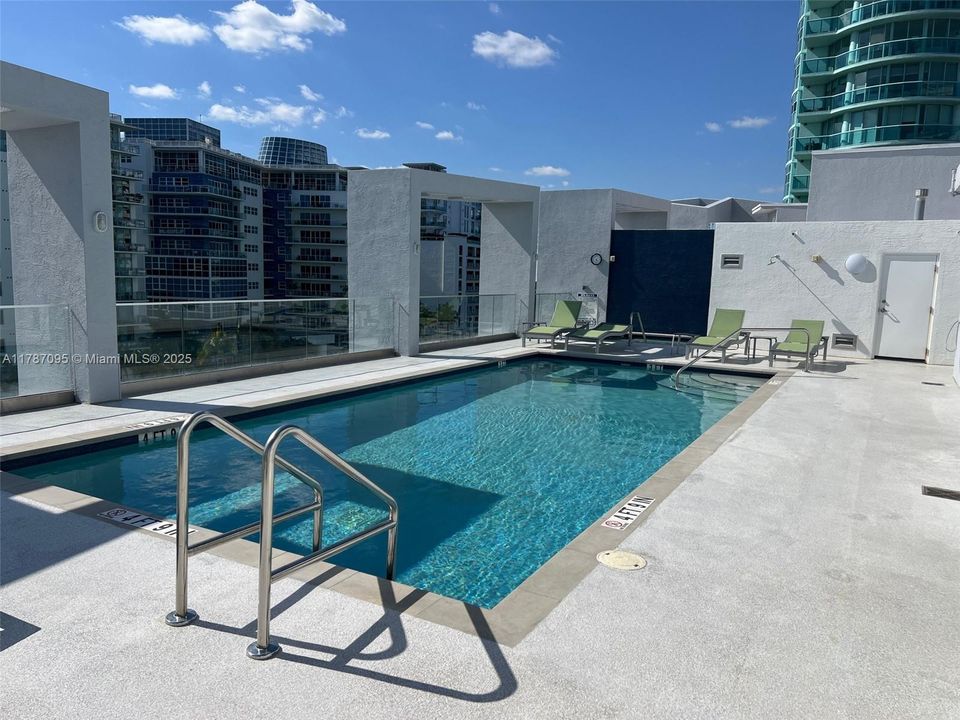 最近售出: $750,000 (2 贝兹, 2 浴室, 1300 平方英尺)