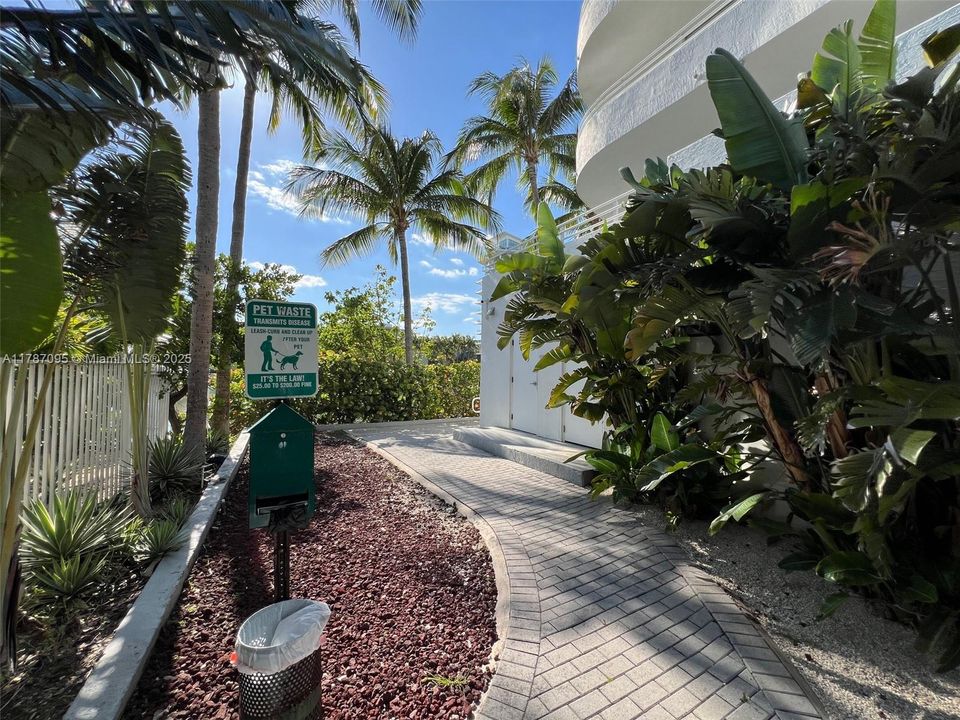 最近售出: $750,000 (2 贝兹, 2 浴室, 1300 平方英尺)