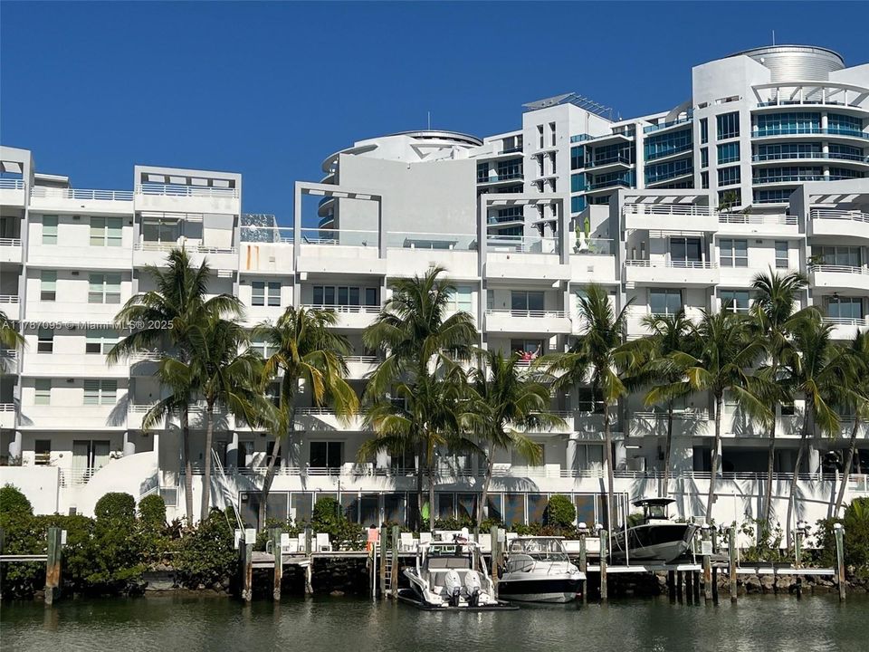 最近售出: $750,000 (2 贝兹, 2 浴室, 1300 平方英尺)