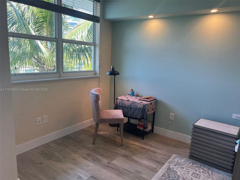 最近售出: $750,000 (2 贝兹, 2 浴室, 1300 平方英尺)