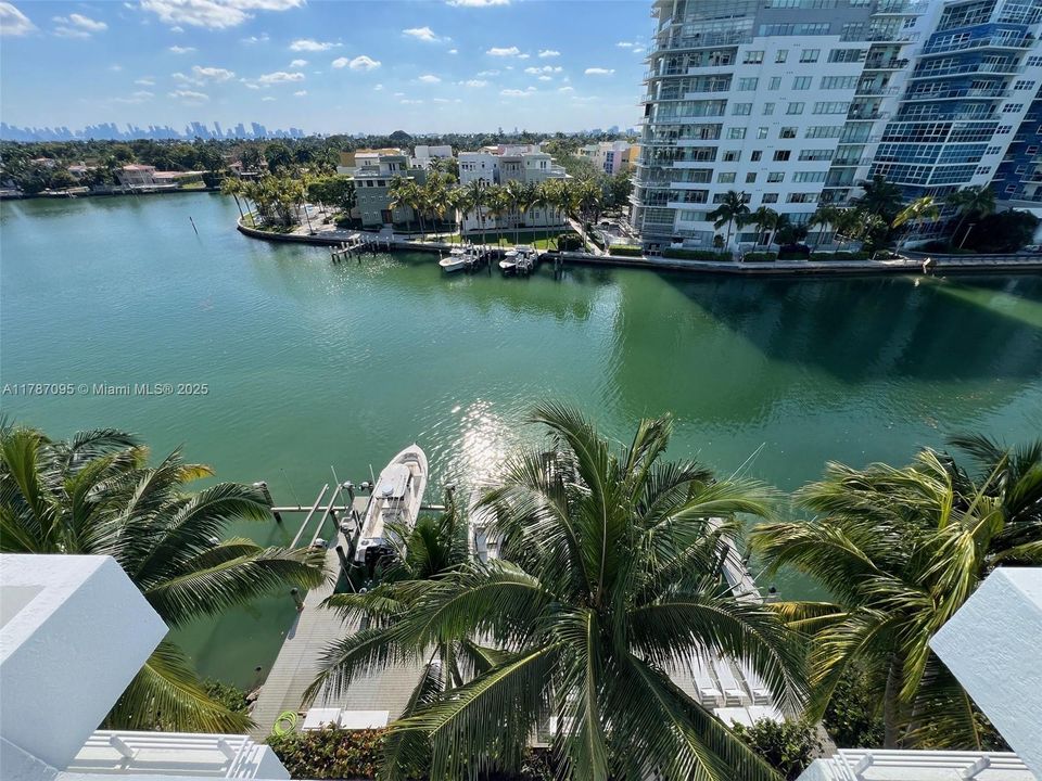 最近售出: $750,000 (2 贝兹, 2 浴室, 1300 平方英尺)