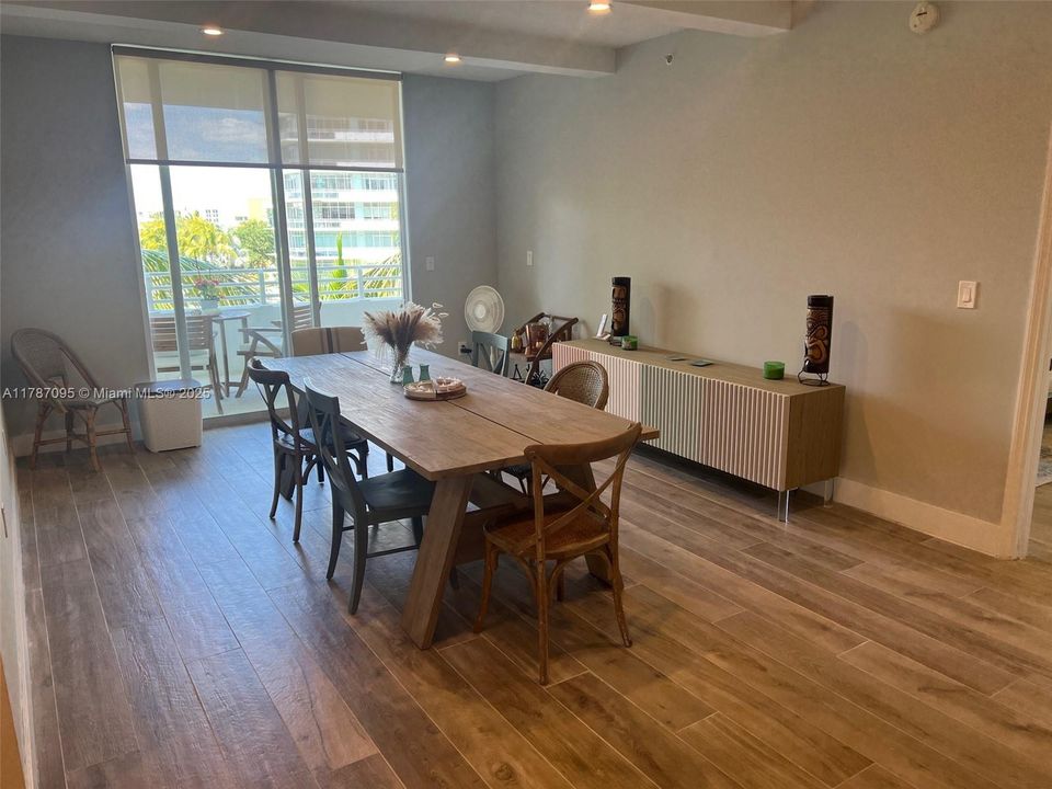 最近售出: $750,000 (2 贝兹, 2 浴室, 1300 平方英尺)