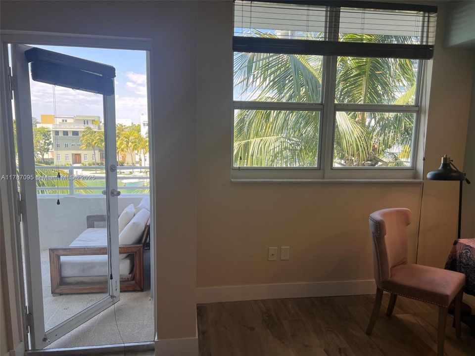 最近售出: $750,000 (2 贝兹, 2 浴室, 1300 平方英尺)