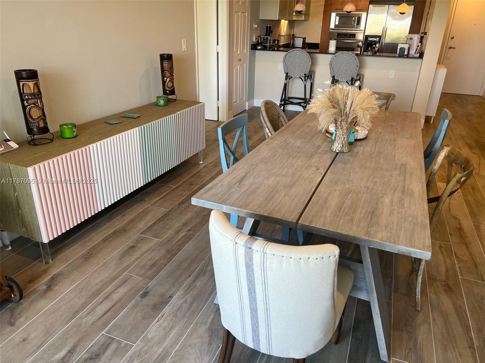 最近售出: $750,000 (2 贝兹, 2 浴室, 1300 平方英尺)