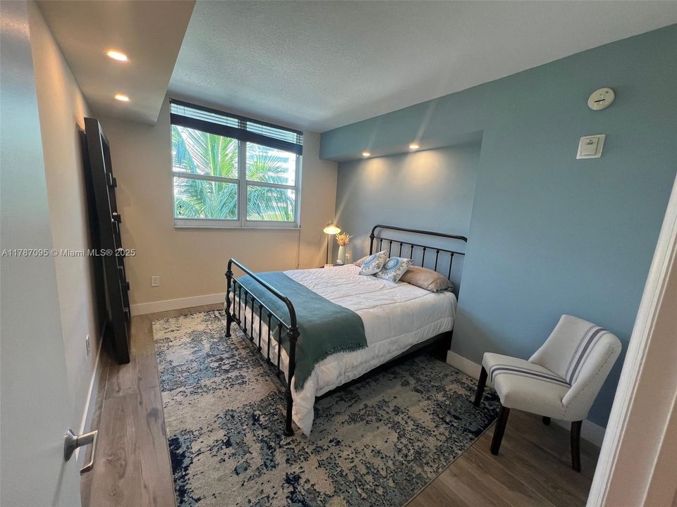 最近售出: $750,000 (2 贝兹, 2 浴室, 1300 平方英尺)