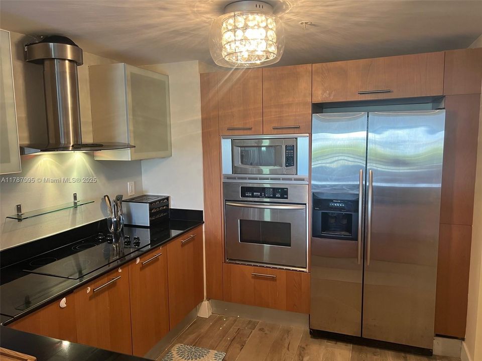 最近售出: $750,000 (2 贝兹, 2 浴室, 1300 平方英尺)